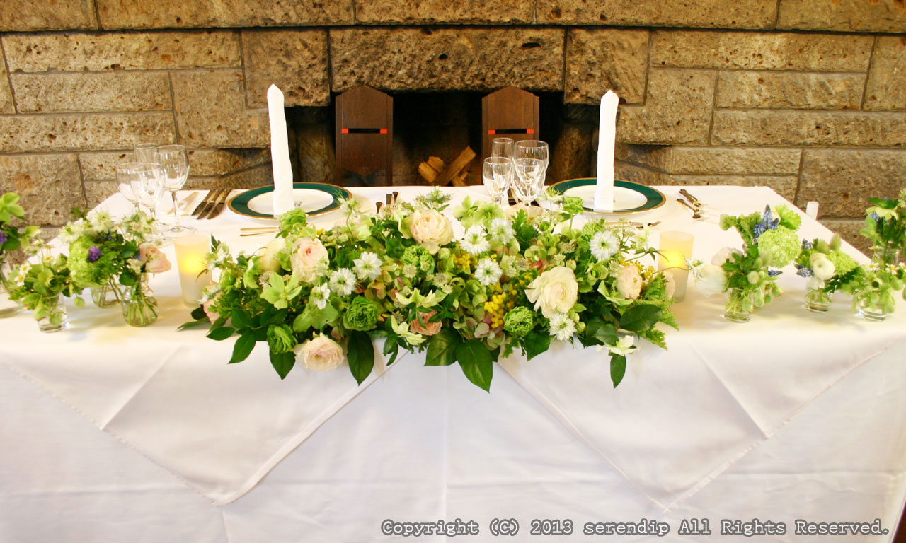 ウェディングフラワーアトリエ セレンディップ ウェディング 披露宴 会場用のお花 メインテーブル ゲストテーブル用